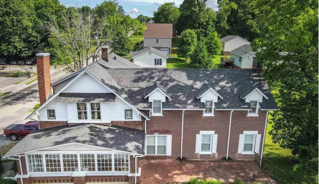 Large, Historic 2 bedroom apartment close to downtown Cburg and VT.