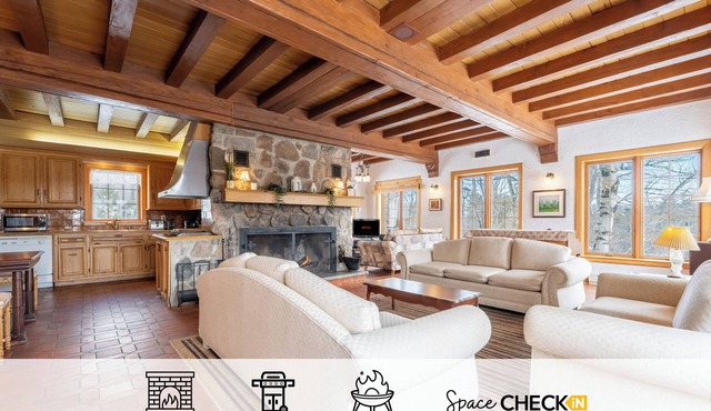 Le Chalet des Collines | Lake | 4-Season Spa & Sauna | Fireplace | St-Sauveur