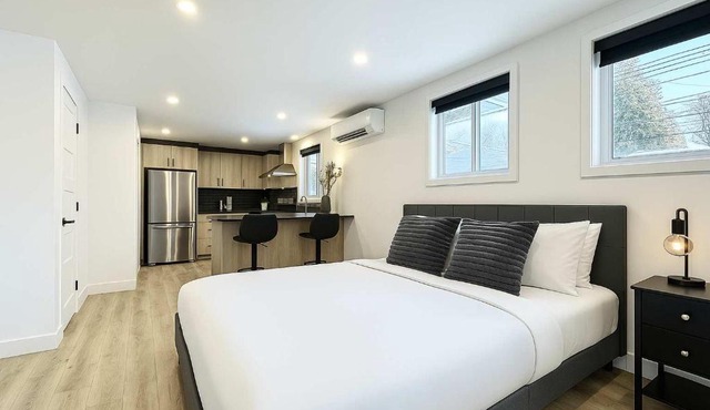 Le Luxueux - with EV Chrger Level 2