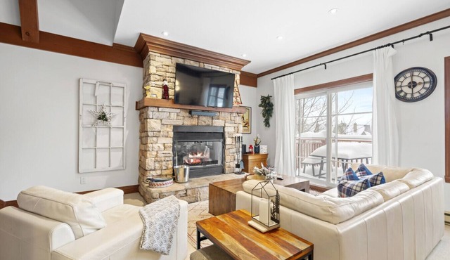 Le Plateau Ski In/Out w/3bdrs w/Pool Access