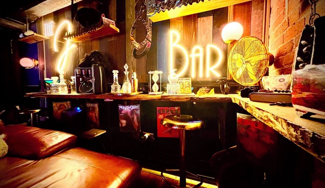 Lebouc's La Maison Verser - Bed, Bar, and Breakfast. Alcohol and Hookah Included