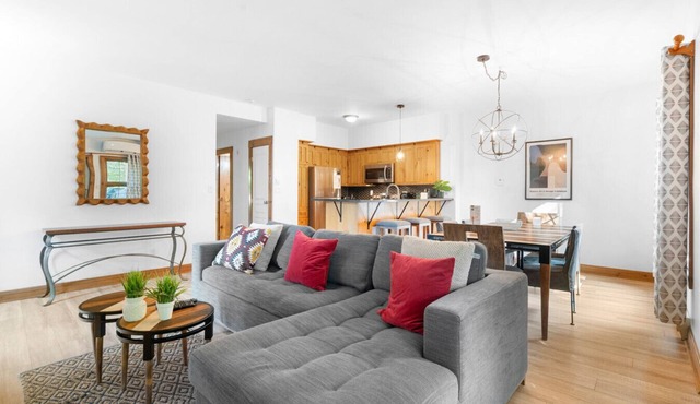 Les Falaises Tremblant - Ski In/Out Condo w/2bdrs