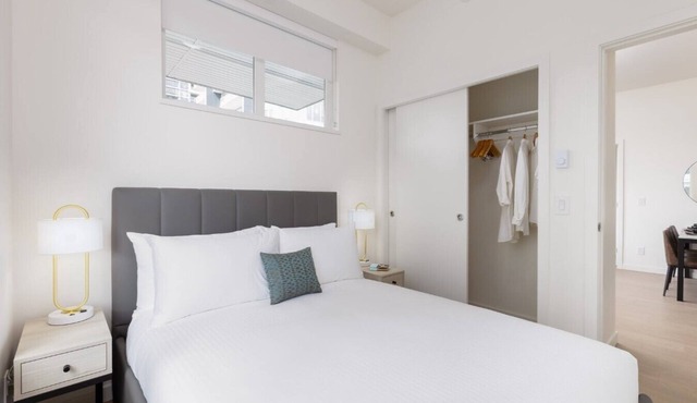 Level Port Moody- Three Bedroom Suite