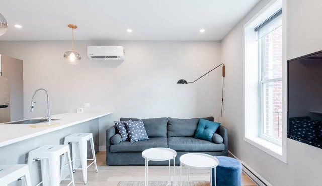 Little Italy - Montreal Contemporary Apartment