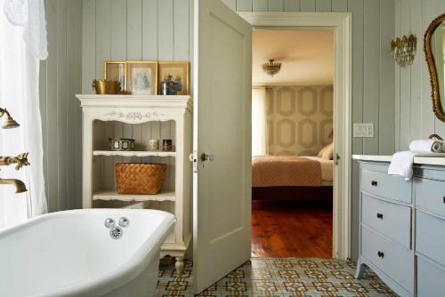 Little Louis - A Princely Take on a County Getaway ST-2020-0414 R3