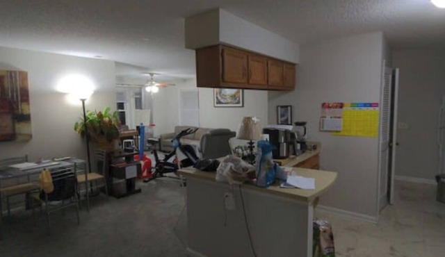 Located across shopping center, close to downtownnwith bathroom n