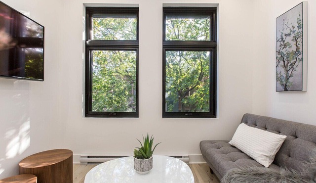 Lofts du Parc Lahaie - Mile End - Cozy Modern Studio Apt 303