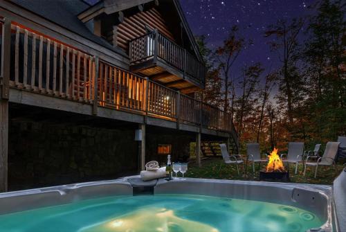 LOG CABIN w HOT TUB, BEACH access, near of TREMBLANT