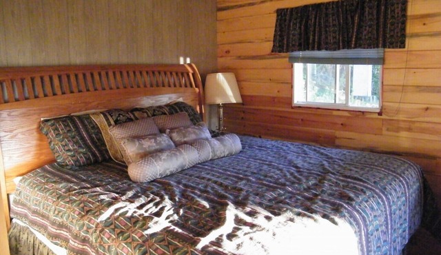 Love Shack-1 bedroom Cottage with two person jet tub