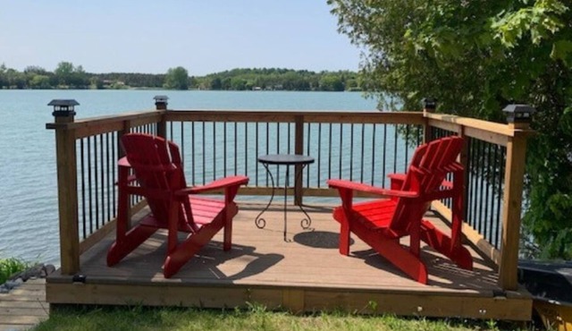 Lovely Little Lake House - A serene getaway close to the city