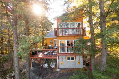 LoveNestChalet - Romantic with Private Hot Tub & Fireplace