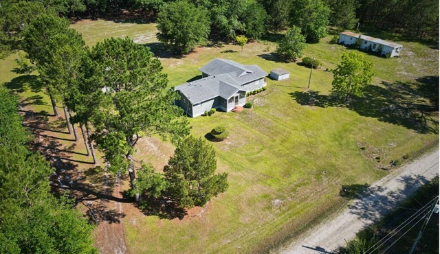 Lowcountry Orchard Getaway: 4-bedroom house in lovely Yemassee, SC Sleeps 12