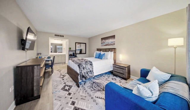 Lux Mins To Atrium Health, Novant Hospital & Downtown/Airport