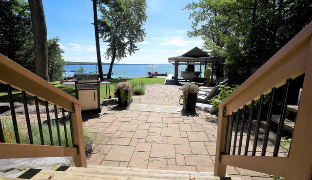Lux*Waterfront*Bobcaygeon*Weedfree*Boat dock