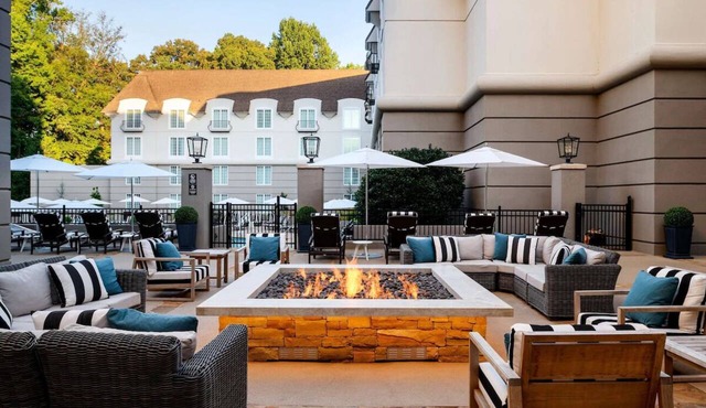 Luxe Retreat Perfect for Groups Seeking Culinary Delights Near Winery l 3 Rooms