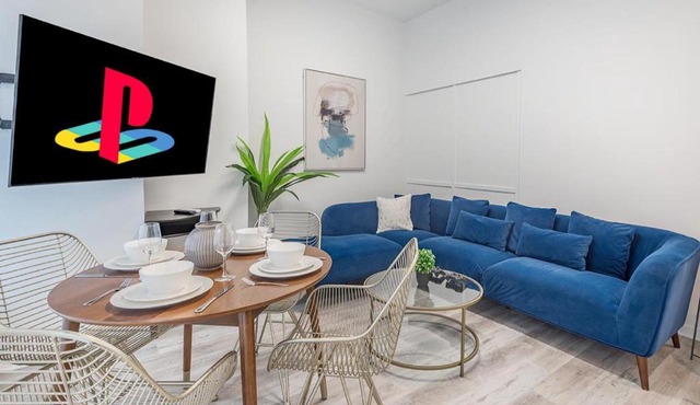 Luxurious 3BD Apt in heart of downtown 5 min walk to Bell Center