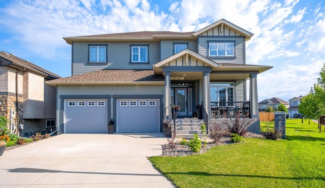 Luxurious House in a Desired Location, King Bed