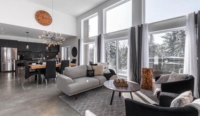 Luxurious Villa Tremblant 4 Bdrs W Hot Tub B85