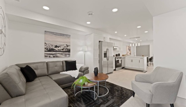Luxury 171-7 Condos with Magnificent Lakeviews