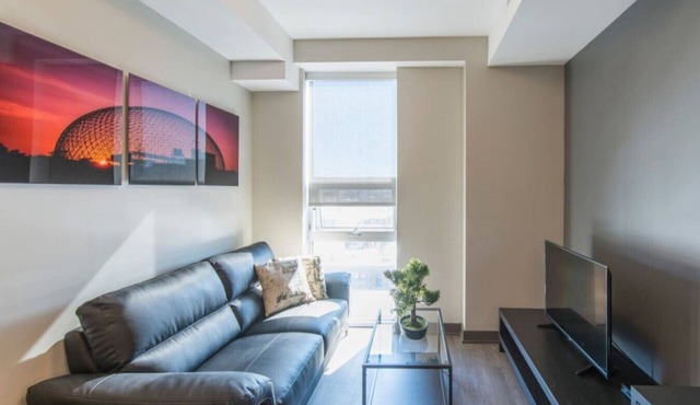 Luxury 2BR Apt with Skyline Views, GYM and Laundry