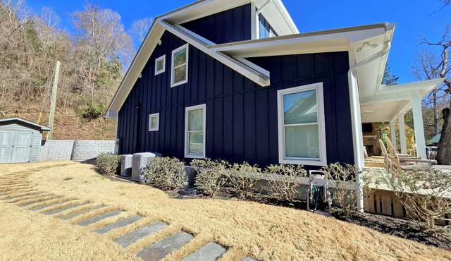 Luxury 3/3 Lake Burton Stay in Charming Clayton, GA!