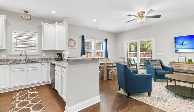 Luxury 3 BR 2 BA near charming downtown Summerville, for retreats and getaways