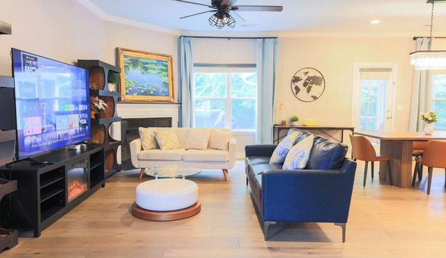Luxury 3King 4FullSize GameRoom FencedYard Grill 5-SmartTV Safe&Quiet Area