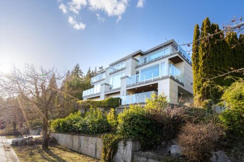 Luxury 6BR West Van Villa - Sky-High Ocean Views