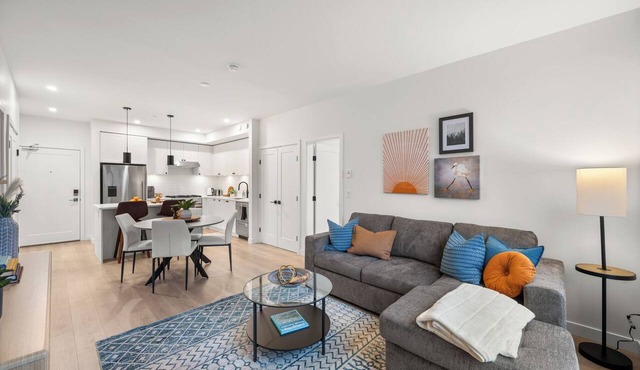 Luxury Condo with Large Patio & Spa Bath