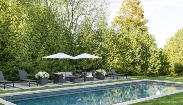 Luxury Countryside Villa Near Lake Erie | Hot Tub | Sleeps 14 | Wineries