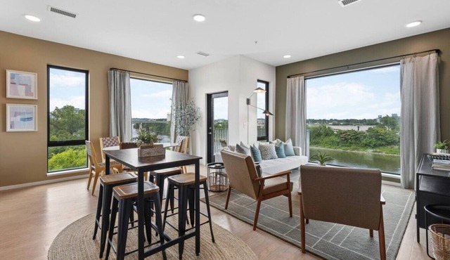 Luxury Downtown Riverview Condo with Garage and 2 Balconies