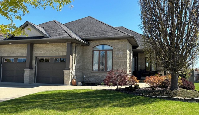 Luxury Dream Home – Beaches, Golf, Parks, Trails – Perfect for Families