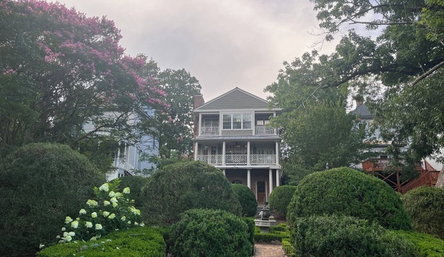 Luxury King Bedroom Retreat in Historic Smithfield with waterway views