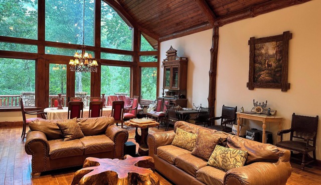 Luxury Mountain Retreat: views, fire pit, and creek