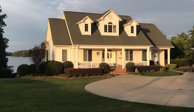 Luxury on Lake Keowee - 2026 Summer & Fall Available