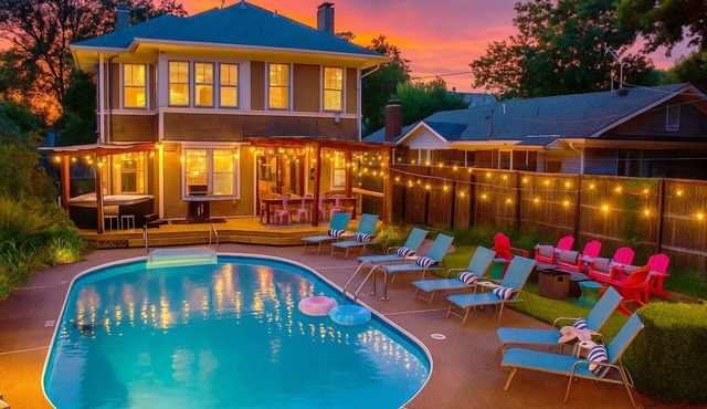 Luxury Retreat -Pool, Hot Tub, Fire Pit, BBQ & Games - BIG groups