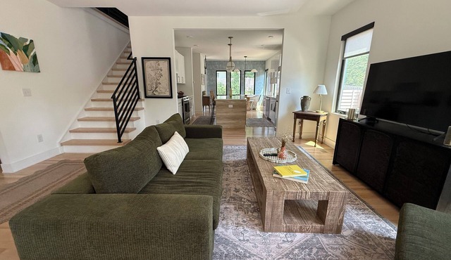 Luxury Retreat - Sleeps 10–14/Uptown & South End