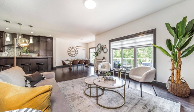 *Luxury* Sleeps 10|King bed|Jacuzzi|10 Min to WEM
