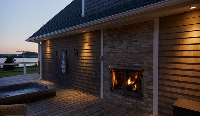 Luxury Water View Home With 2 Living Spaces Hot Tub & Access To River