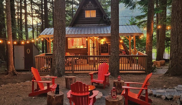 Magic Mushroom A-Frame Cabin with wood-burning hottub
