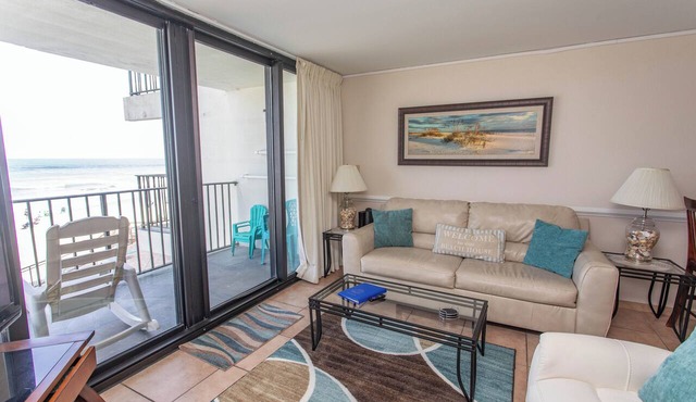 MAGNIFICENT 2 BEDROOM CONDO ON THE BEACH Royal Garden 206