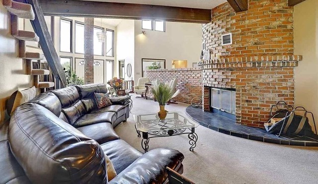 MANSION - 7500 Sq. Ft. - Luxurious - Peaceful - Wildlife - Countryside Vibe