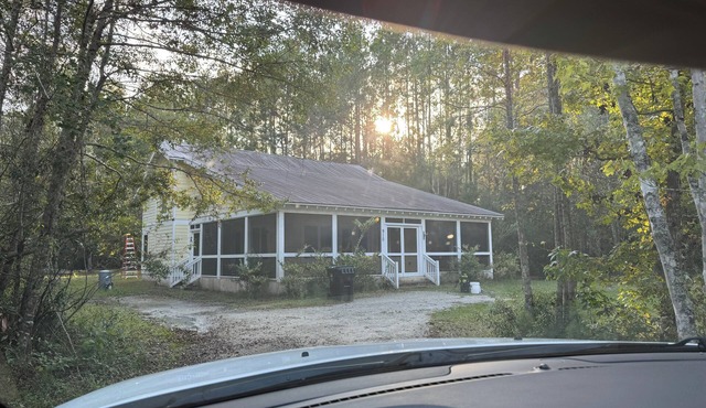 Marvelous 3-bedroom house with AC in charming Hardeeville, central to EVERYTHING