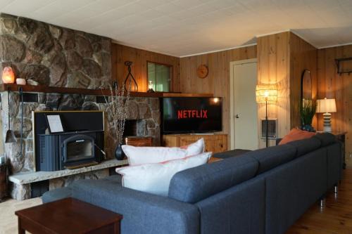 Mary Lake Sunset Lodge