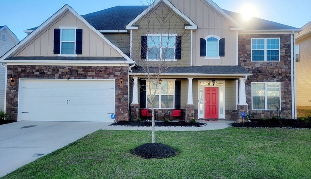 Master's Rental with 4500 sqft. 10 miles to tournament