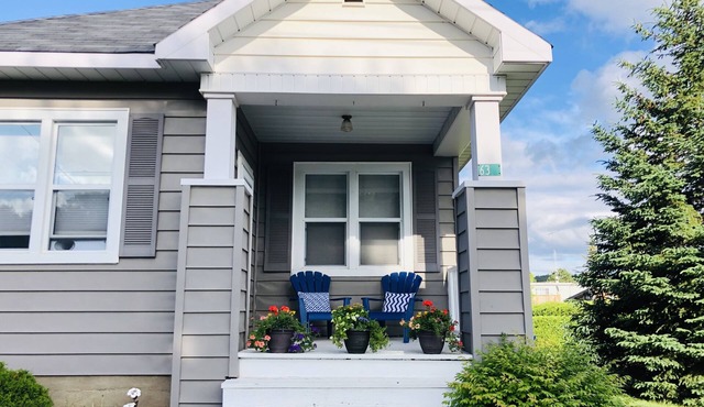 ‘Memories’ Cottage in the Heart of Barry's Bay