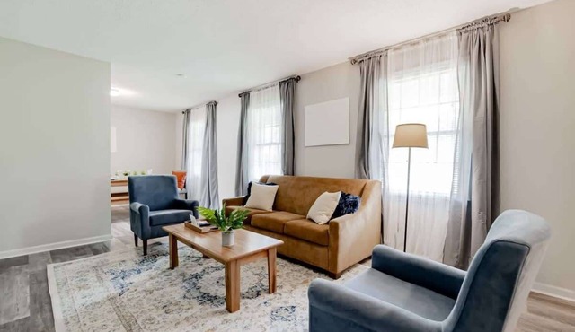 Mins to Lake Murray & Downtown! The Royal Retreat