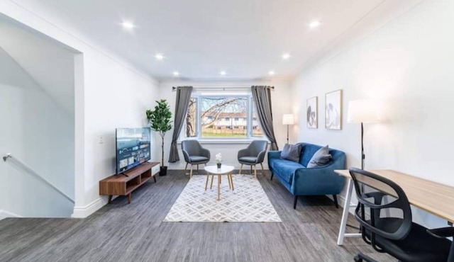 Minutes to Stunning Lakefront - 2 King Beds