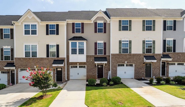Misty's Place- Pool, pet friendly, gym, movie room and more!