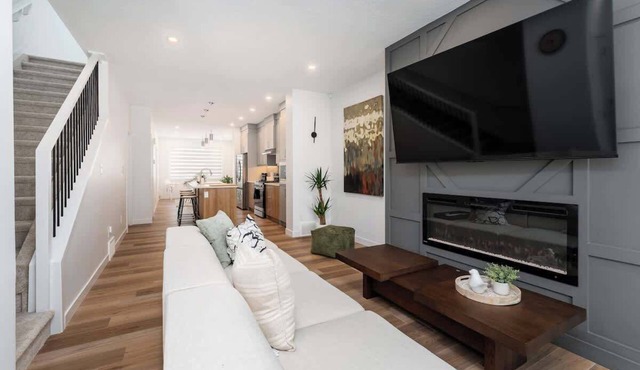 Modern 5BR Home Near Rogers Place & NAIT